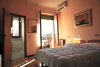 Historical With Panoramic Terrace Appartement Napels