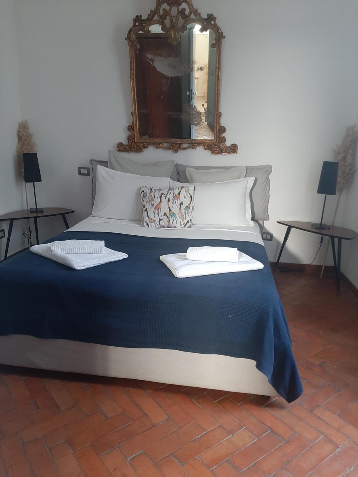 Historical With Panoramic Terrace Appartement Napels